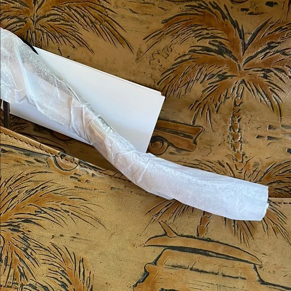 Brahmin Brown Embossed Clutch with Gold Clasp - Picture 4 of 9